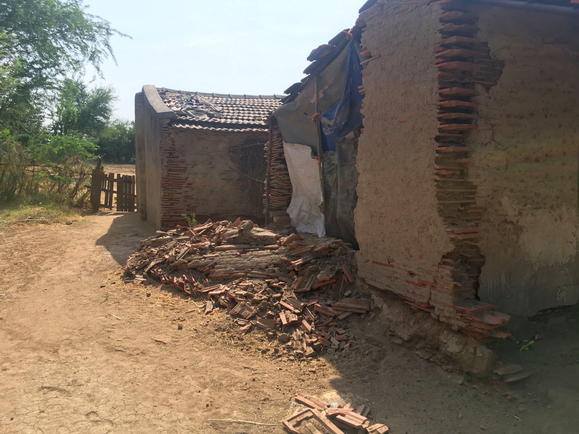 2017 की बाढ़ के कारण मोरबी में टूटा हुआ घर, जो 2019 तक नहीं बनाया गया था (फोटो: चेतना वर्मा)
