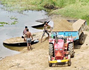 Sand mining on the banks of the Shimsha river in Karnataka Source: The Hindu