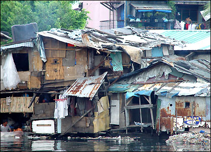 Substandard housing facilities of slums in Chennai with no drainage system