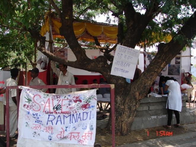 Citizens of Bavdhan on Hunger Strike Source: Parineeta Dandekar and Dainik Bhaskar