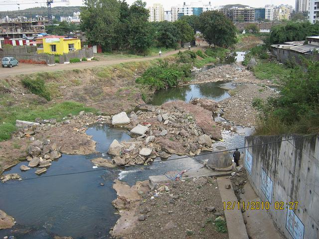 Dumping of construction debris in the river. Source: Ravi Karandeekar’s Blog