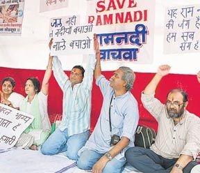 Citizens of Bavdhan on Hunger Strike Source: Parineeta Dandekar and Dainik Bhaskar