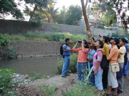 Students exploring urban streams in Pune (Source: Parineeta Dandekar)