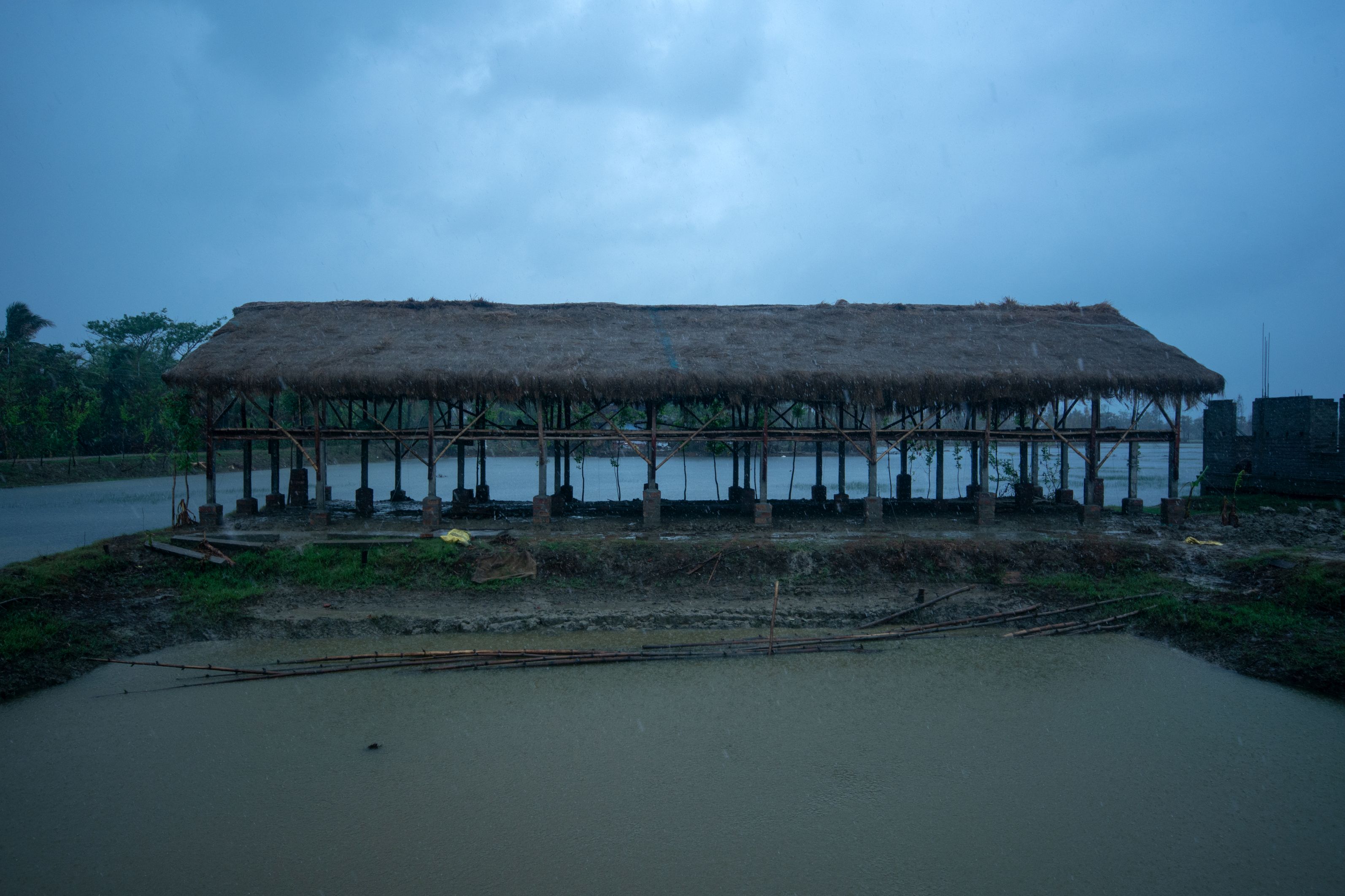 This chicken coop had been destroyed due to the cyclone. The roof has been remade. (Image: WaterAid, Subhrajit Sen)