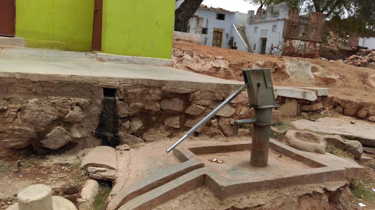 A dried up hand pump in Punawli Kalan village
