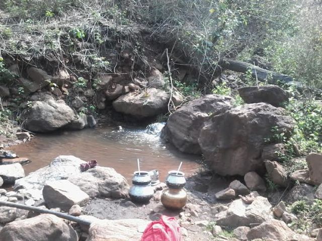 Chua's, waterholes in the riverbed are common in the hills  