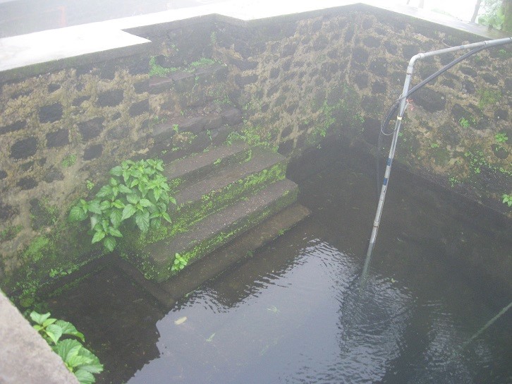 Rock-cut water cistern with dressed stone walls at Sinhagad fort. (Source: India Water Portal)