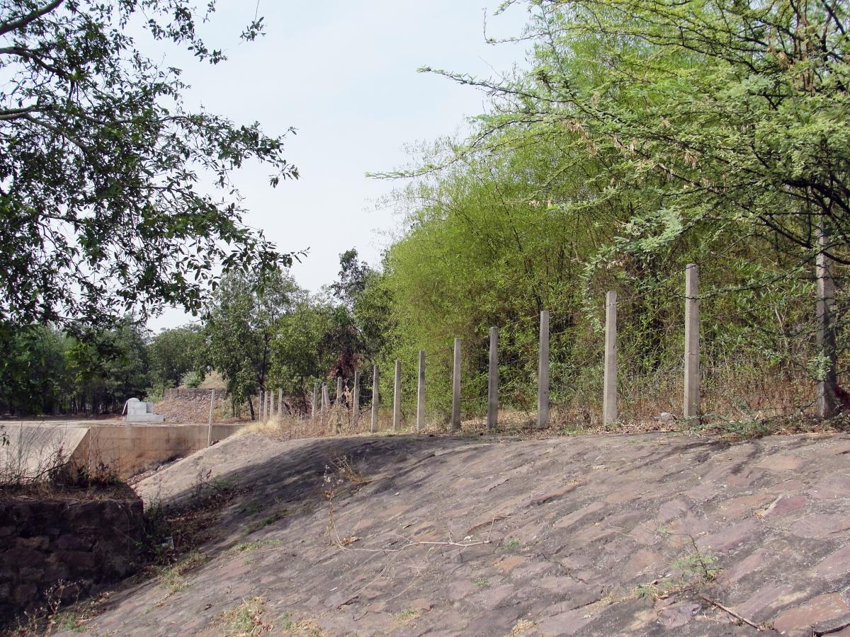 Wire fencing at Rasmara