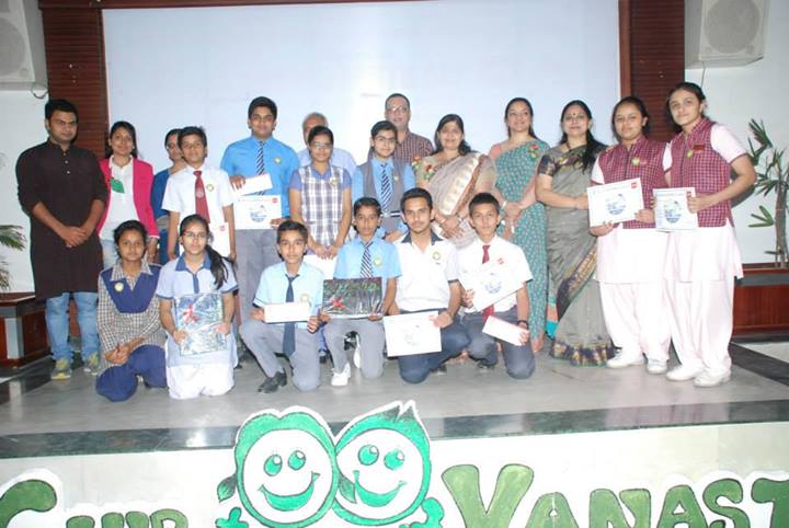 Mr. Raman Kant, Director of Neer Foundation, appreciated the efforts of all the students.  Students of St’ Mary’s School finished first while Gargi Girl’s School, second. Two consolation prizes and four best speakers’ prizes were also given. 