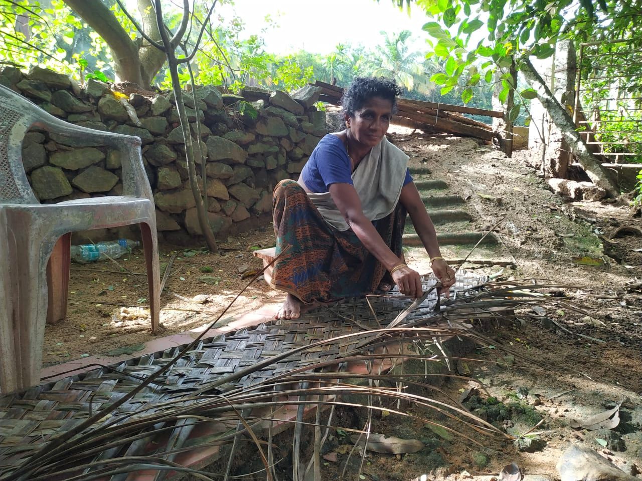 Weaving leaves for an income (Image: Gby Atee)