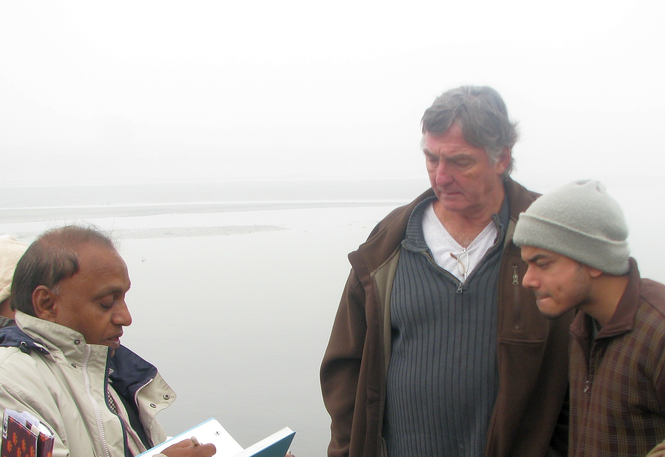 Prof. O'Keeffe (centre) discussing flows on the banks of the Ganga
