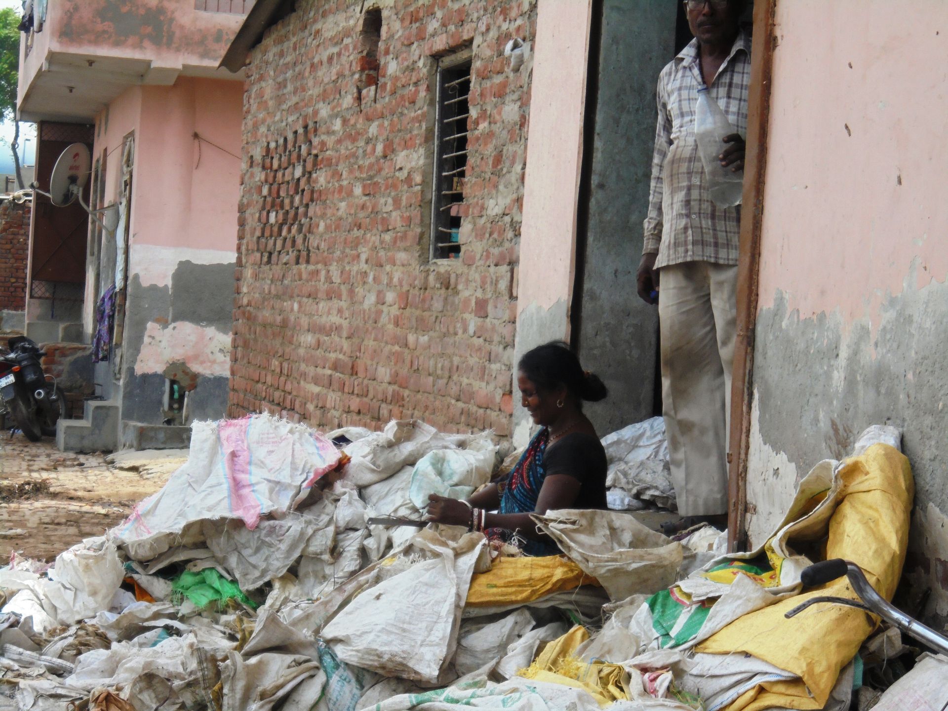 Shalu works as a ragpicker at the Bhalaswa dump site now.
