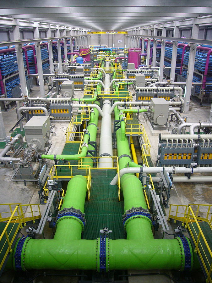  A view across a reverse osmosis desalination plant. Image by James Grellier, Wikimedia Commons*