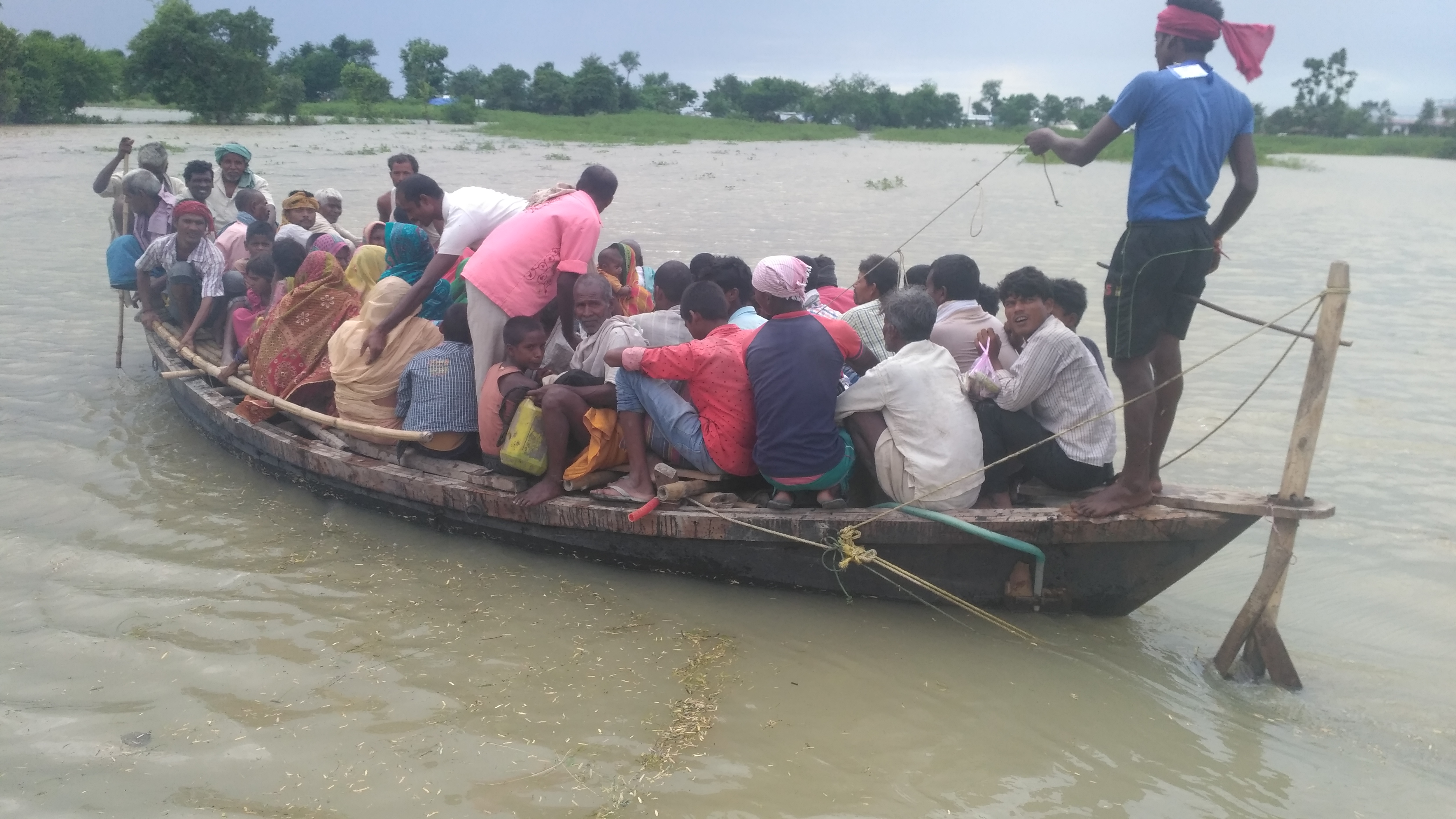Villagers get transported to a relief camp in Supaul district in Bihar. (Photo by Ranjan Kumar) 