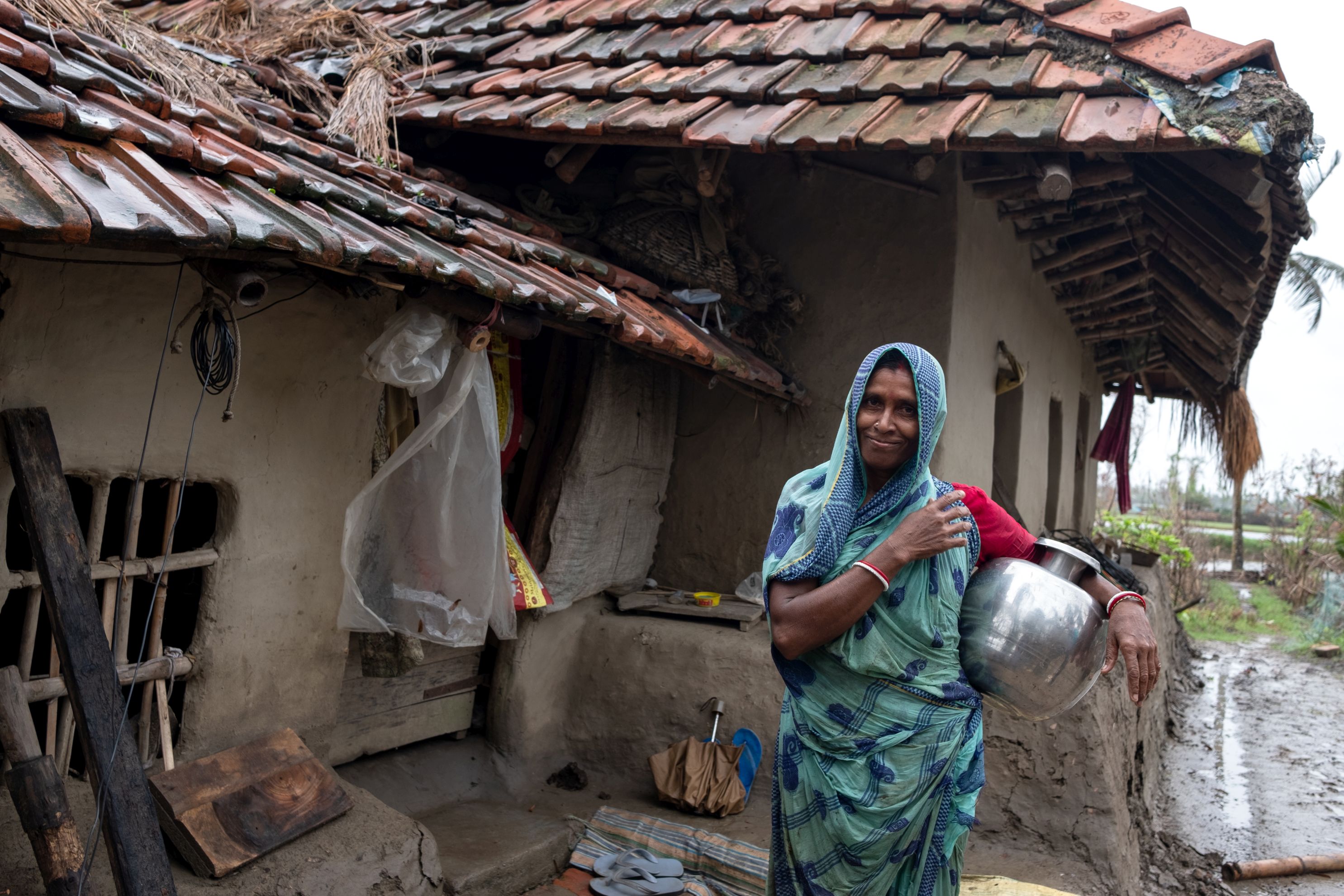 Dipti Das is worried about the dearth of water but is still trying to keep her spirits high for her family. (Image: WaterAid, Subhrajit Sen)  