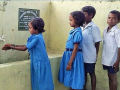 कांधा डेंगासरगी गाँव के स्कूल में नल के जल से हाथ धोते विद्यार्थी,Pc--जल जीवन संवाद