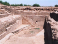 धोलावीरा में परिष्कृत जलाशय, प्राचीन सिंधु घाटी सभ्यता में हाइड्रोलिक सीवेज सिस्टम्स का प्रमाण। (स्रोत:विकीपीडिया)