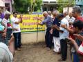 Residents of Muthulakshmi Nagar in Chitlapakkam came together to inaugurate the pilot roadside rainwater harvesting project in their area. Pic : L Sundararaman for Citizen Matters