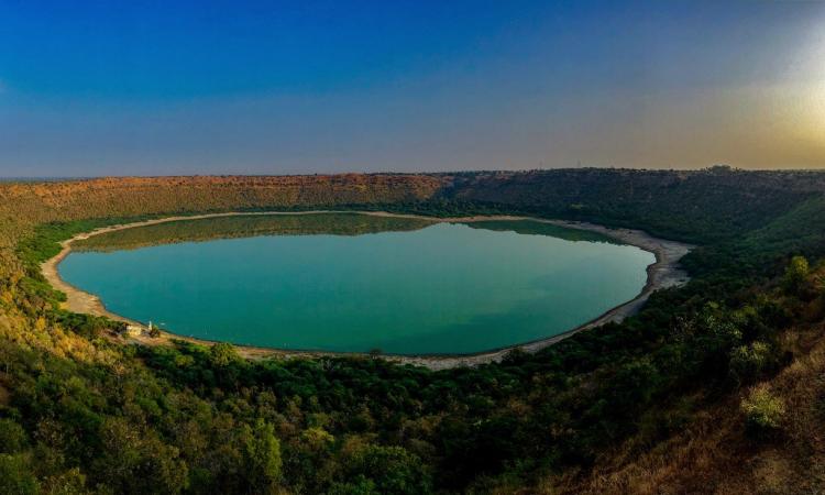 Lonar Sarovar lake Maharastra (Source: Wikipedia Commons)