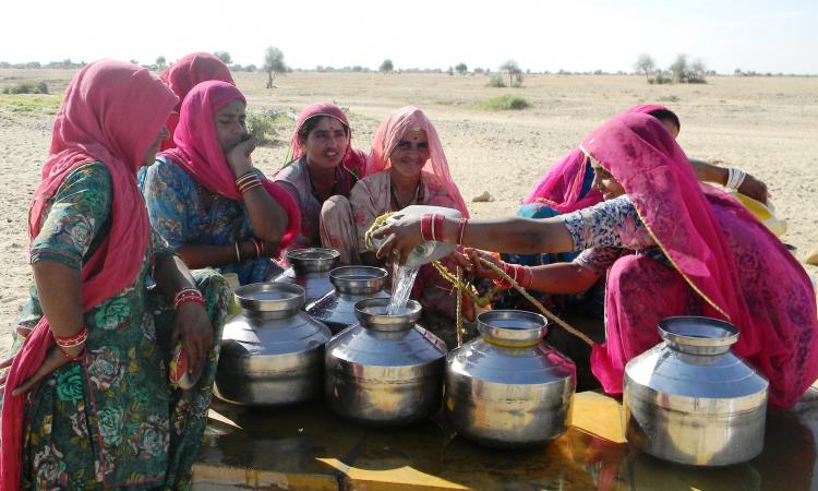 Women drawing water from a beri (Image: IWP Flickr)
