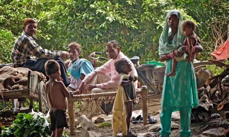 The monsoon rains flooded the plots of land beside the Yamuna river in Delhi, displacing families from their vegetable patches. (Image: Michael Foley; CC BY-NC-ND 2.0)