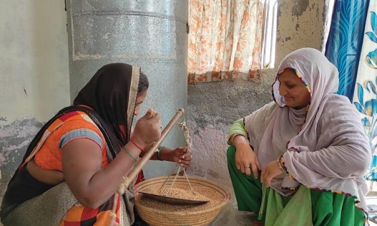 Managing community grain banks (Image: Shramik Bharti)