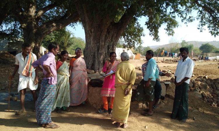 FES community resource person Pareshamma interacting with farmers on water conservation practices at Thamballapalle village in Chittoor district (Image: Foundation for Ecological Security)