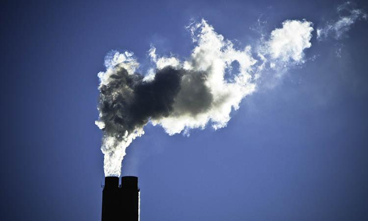 Smokestacks at a power plant (Image: Flickr/ Nick Humphries)