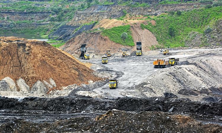 Work in progress in a coal mine in India (Image source: IWP Flickr Album). Image for representation only