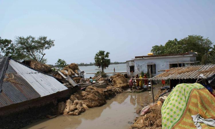 Broken houses of village in Gosaba Islands as water flooded their houses after Cyclone Aila struck this island in Sunderbans in West Bengal (Image: Anil Gulati/India Water Portal)