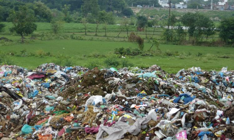 India generates 150,000 tonne of municipal solid waste every day – more than half of this is either dumped in landfills or remains unattended. (Image: India Water Portal Flickr)