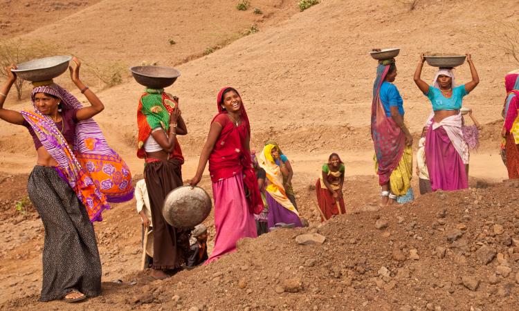 Women working on an NREGA site building a pond to assist in farming and water storage (Image: UN Women/Gaganjit Singh)