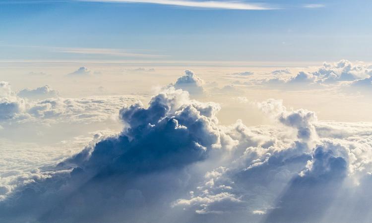 Clouds in the stratosphere (Image: Kaushik Panchal, Wikimedia Commons)