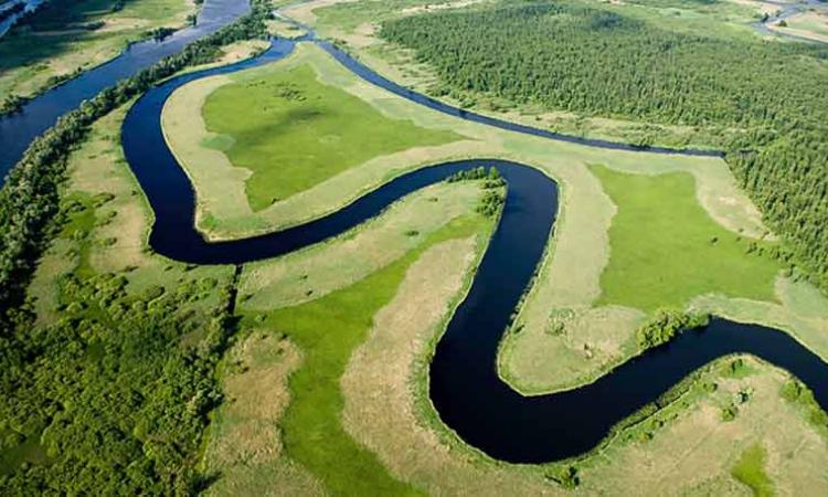 एक विशाल नदी के बनने में कई हजार छोटी नदियां का होता है योगदान, Pc-vivacepanorama
