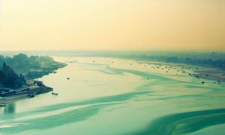 गंगा, भारत की सबसे प्रसिद्ध और पवित्र नदी 