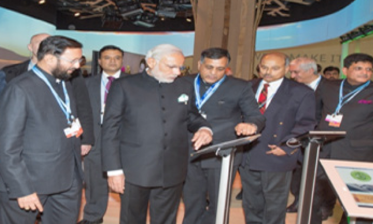 सीओपी 21 के दौरान भारत के मंडप में भारत के माननीय प्रधानमंत्री श्री नरेंद्र मोदी