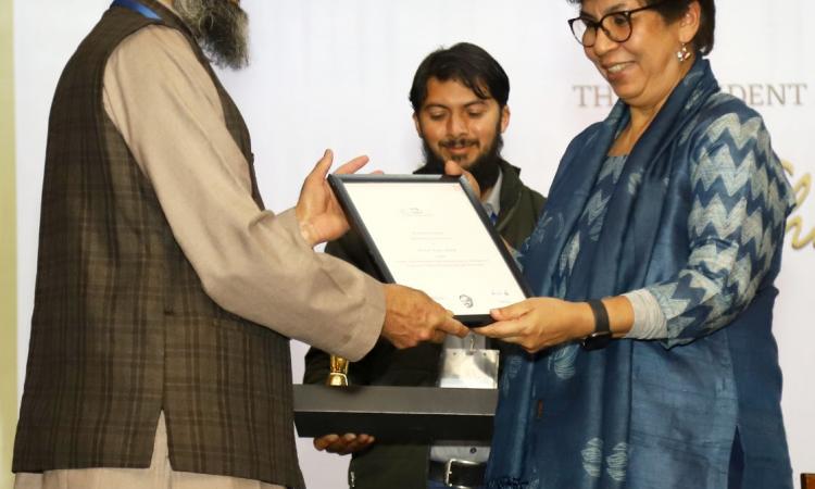 संजॉय घोष मीडिया अवार्ड विजेता,Pc-चरखा फीचर्स