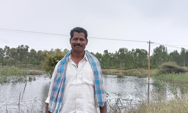 Narasimhappa, a village resident, positioned against the backdrop of the Agrahara tank (Image: FES)
