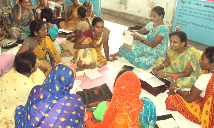 CCAFS together with Alternative Futures and the Bihar Mahila Samakhya organised a training-of-trainers workshop for local women leaders on gender, climate change and agriculture. (Image: CCAFS/CC BY-NC-SA 2.0 DEED)