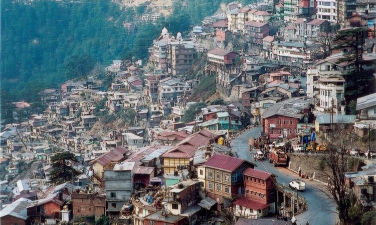The heavy rains and landslides in 2023 have highlighted the city's inability to bear the burden of additional population (Image: Vincent Desjardins; CC BY 2.0 DEED)