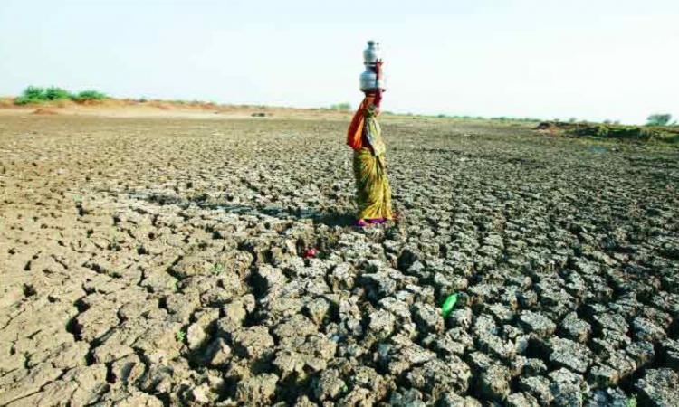 Droughts affect women the most (Image Source: Gaurav Bhosale via Wikimedia Commons)