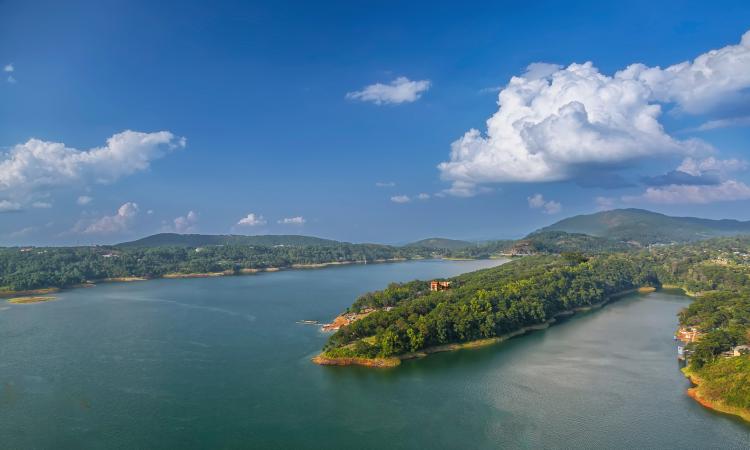 Umiam lake, Shillong (Image: Vikramjit Kakati; Wikimedia Commons; CC BY-SA 4.0)