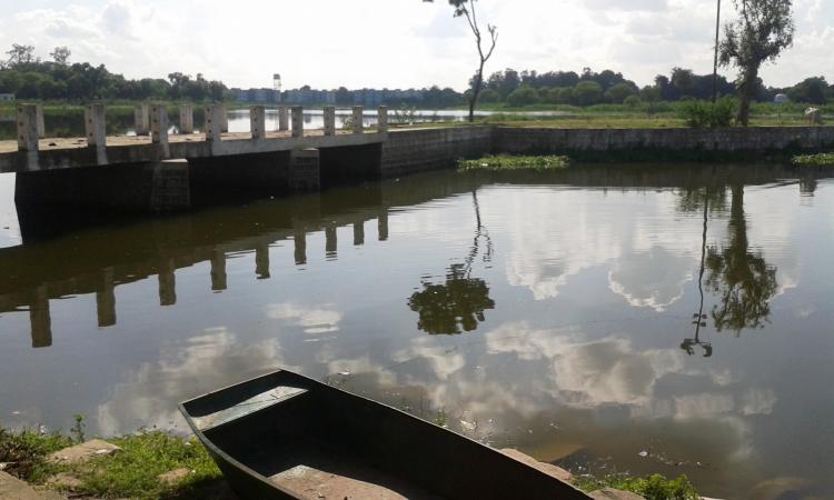 Charkhari talaab in Bundelkhand (Image: India Water Portal)