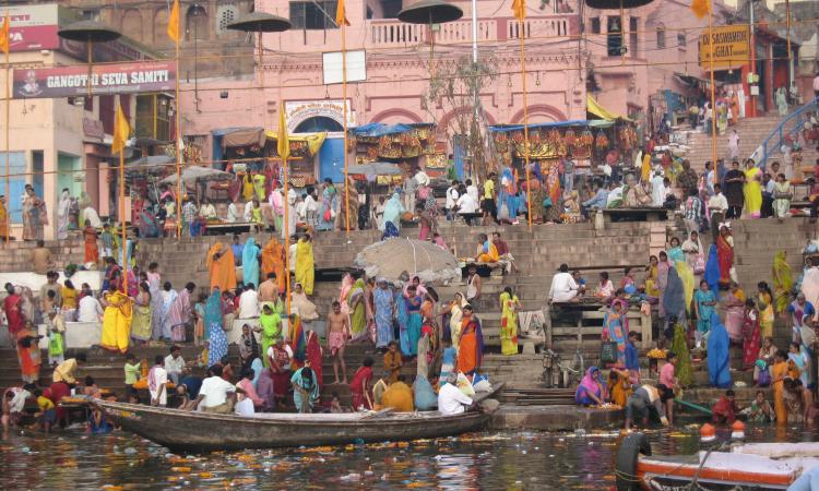 Ganges river at Varanasi (Image: JM Suarez, Wikimedia Commons)