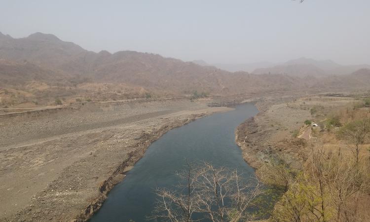Narmada river at the Sardar Sarovar Dam (Image Source: Jitesh Ukani via Wikimedia Commons)
