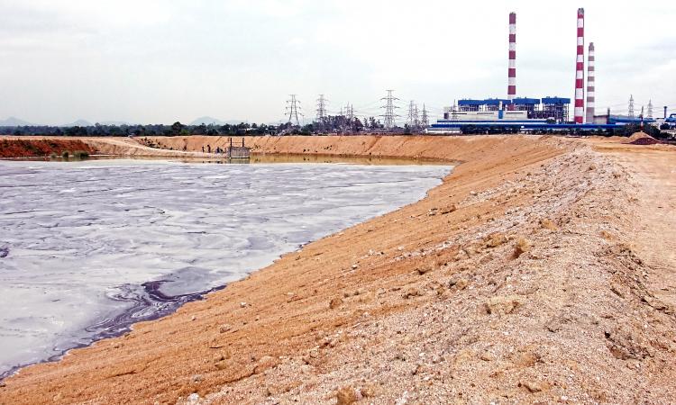 A fly ash dam near NTPC in Korba (Image: India Water Portal Flickr)