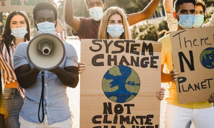 जलवायु परिवर्तन आपातकाल के विरोध में प्रदर्शन