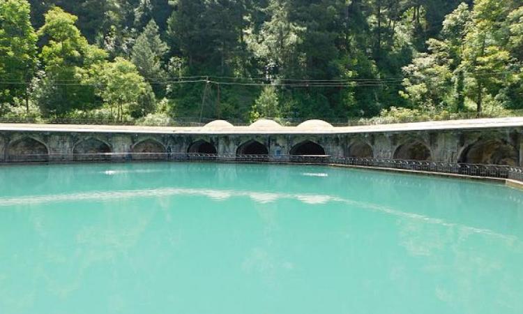 कश्मीर के अनंतनाग जिले में वेरीनाग चश्मा (छवि स्रोत: विकिमीडिया कॉमन्स)
