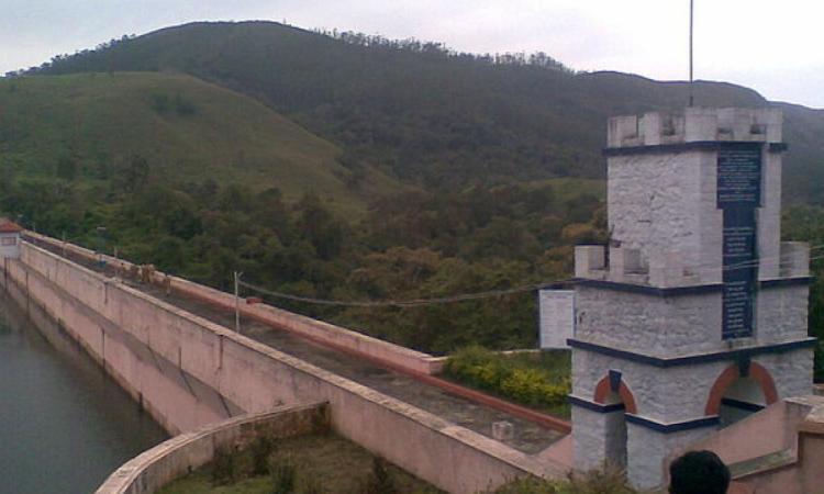 मुल्लापेरियार बांध (स्रोत: विकिपीडिया कॉमन्स, फोटो - जयेश)
