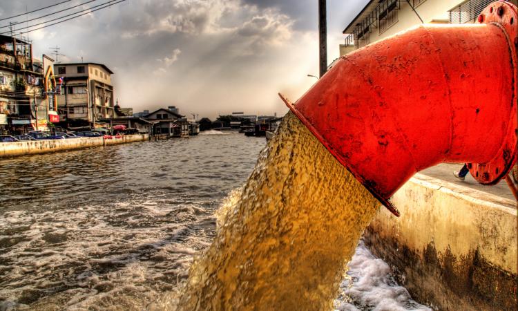 Clogged pipes: India's sewage treatment crisis (Image: Trey Ratcliff, Flickr Commons; CC BY-NC-SA 2.0)